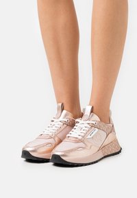 MICHAEL Michael Kors - THEO TRAINER - Sneakers - soft pink Miniatyrbild 1