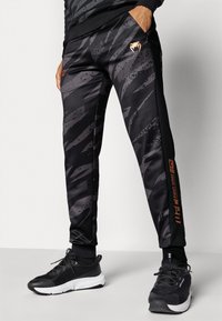 Venum UFC FIGHT WEEK JOGGERS - Dresside alumine osa - urban camo