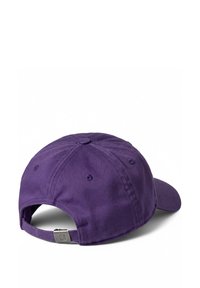 Lila Baseballkappe aus Baumwolle mit gebogenem Schirm, sechs Paneelen, Belüftungslöchern und verstellbarem Riemen auf der Rückseite.
