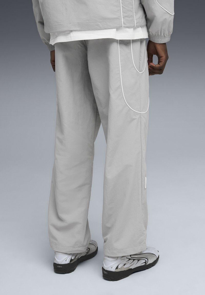 PUMATECH-X RELAXED TRACK PANT - Teplákové kalhoty - gray echo/puma white