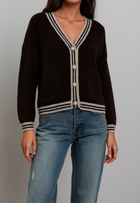 Non selezionato, marrone