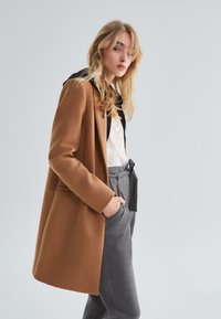 IKKS WITH REMOVABLE HOOD COLLAR - Mantel - camel