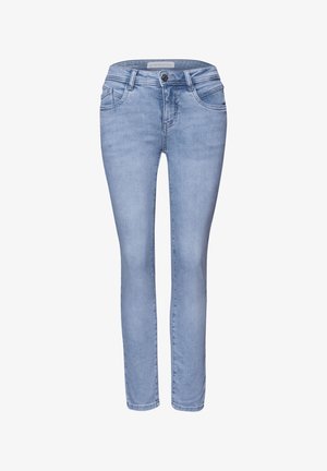 Jeans slim fit azzurri chiari con tasche anteriori, passanti per cintura e chiusura con bottone e zip, mostrati di fronte.