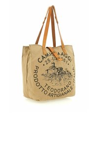 Bolsa tote de lona beige con correas de cuero, que presenta un diseño gráfico negro de un castillo y texto. Detalles de botones de latón en las correas.