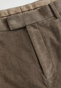 Unselected, taupe brown