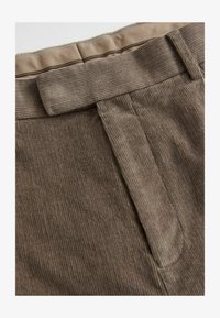 Unselected, taupe brown