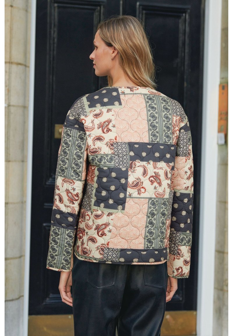 Damen Leichte Jacken | Next Übergangsjacke blue pink patchwork print/blau - NJ41054 Damen Leichte Jacken | Next Übergangsjacke blue pink patchwork print/blau - NJ41054