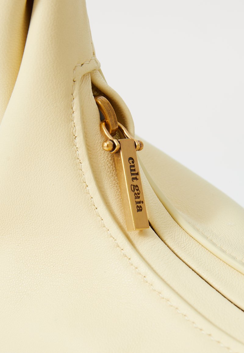 Cult Gaia MEERAH TOP HANDLE - Sac à main - burro