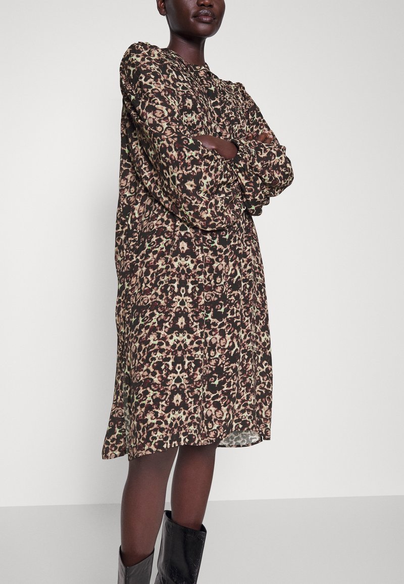 True Religion TUCKED LONGSLEEVE DRESS SQUARES - Shirt dress -  brownish/black - Zalando.ie