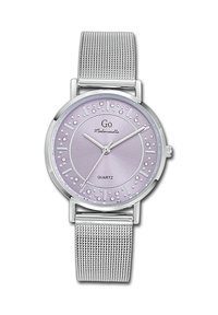Montre en quartz argentée avec un cadran rond lavande, accents en cristal et bracelet en maille. Elle dispose d'index et d'aiguilles argentés.