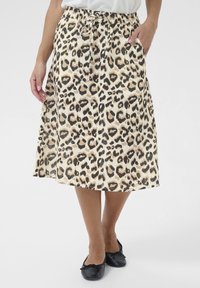 Midi suknja s leopard uzorkom, elastičnim pojasom, detaljem za vezanje i bočnim džepovima. Izrađena od lagane tkanine.
