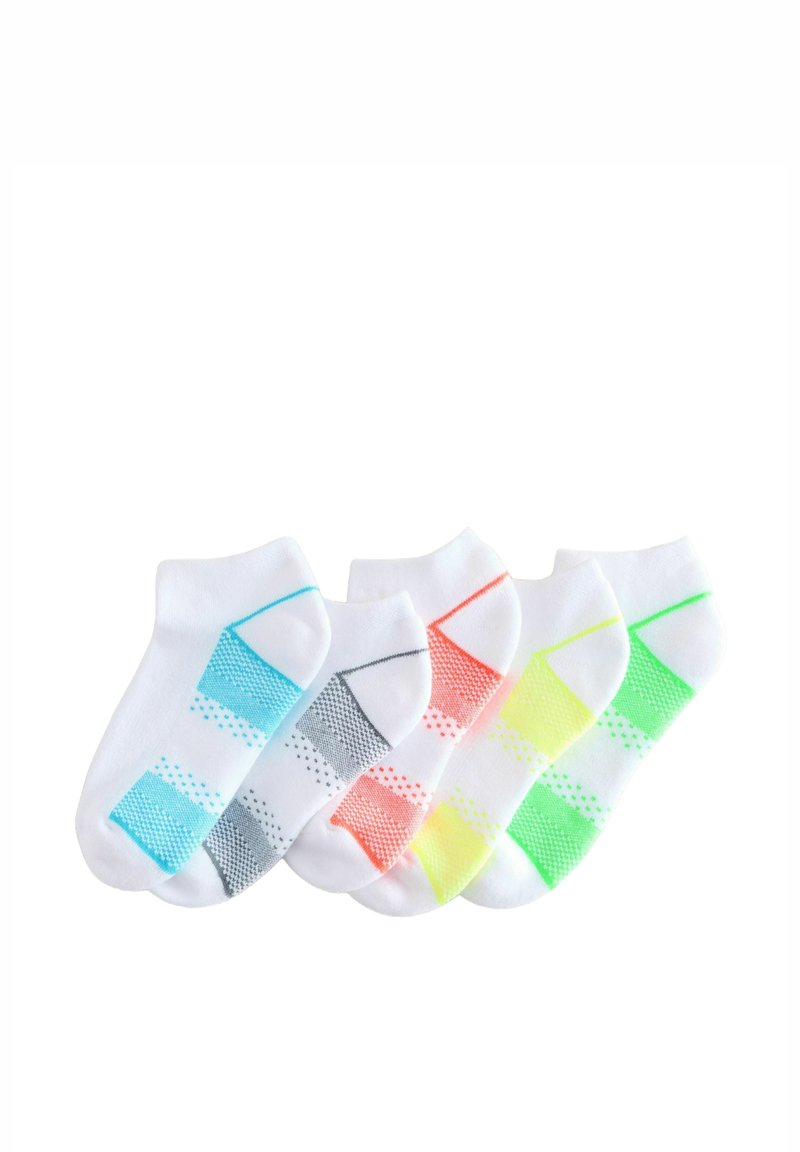 Vita ankelsockor med geometriska mönster, inklusive blå, grå, orange, gula och gröna detaljer, texturerade för grepp och stil.
