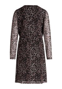 Kleid mit Leopardenmuster, durchsichtiger Stoff, lange Ärmel, V-Ausschnitt, tailliert, mittellang, braune und schwarze Töne, glatte Textur.