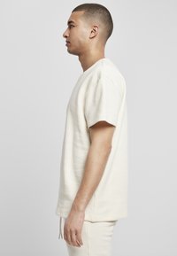 Urban Classics OVERSIZED - Navadna majica - whitesand