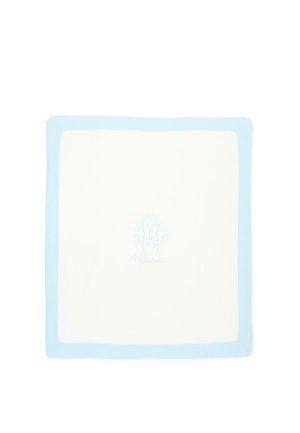 Panno quadrato bianco con bordo azzurro chiaro e logo ricamato tenue al centro.