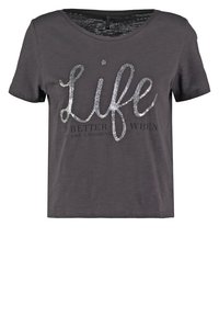 Mørkegrå kortærmet crop top med palietteret ordet "Life" og falmet tekst nedenfor, der siger "Bedre når du griner."