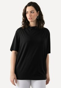 Ulla Popken WATERFALL NECKLINE SHORT SLEEVE  - T-shirt basic - black