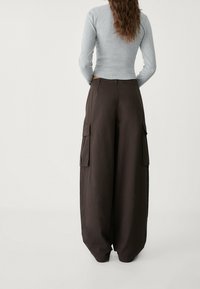 Stradivarius Cargobroek - dark brown