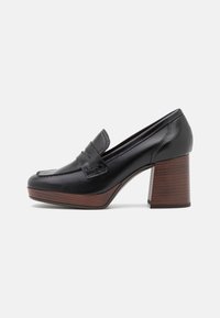Bullboxer Lodičky s platformou - black