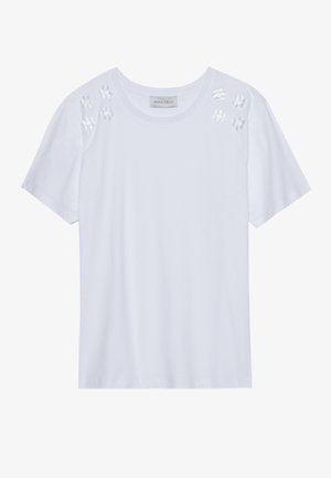 Camiseta blanca de manga corta, con bordado floral en los hombros. Fabricada en suave algodón, con cuello redondo y corte casual.