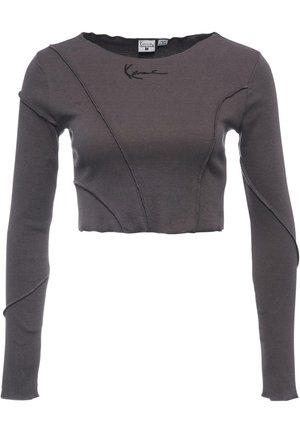 Mørkegrå, cropped langærmet top med sømme, rund halsudskæring og lille sort signaturdetalje nær kraven.