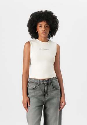 GO OPEN BACK SCRIPT TEE - Topper - sandy shore