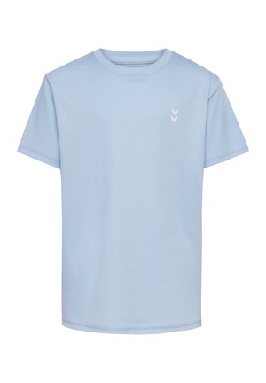 T-shirt en coton bleu clair à manches courtes, col rond, avec un petit logo en forme de flèche blanche sur la poitrine gauche. Texture lisse, coupe classique.