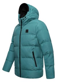 Tirkizna puffer jakna s patentnim zatvaračem sprijeda, crnim detaljima i uklonjivom kapuljačom. Ima kvačastu dizajnersku površinu i bočne džepove.