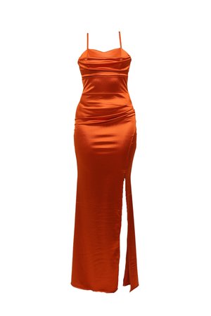 Rimpel jurk van oranje satijn met een getailleerde buste, spaghetti-bandjes en een zijsplit, wat een slanke silhouet creëert. Soepele textuur en glans.