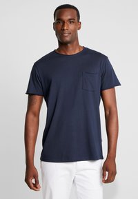 Solid SDGAYLIN - Pamata T-krekls - insignia