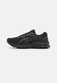 Svart ASICS löparskor med meshuppbyggnad, dämpad sula och strukturerad sidologotyp, visad från höger sida mot en vit bakgrund.