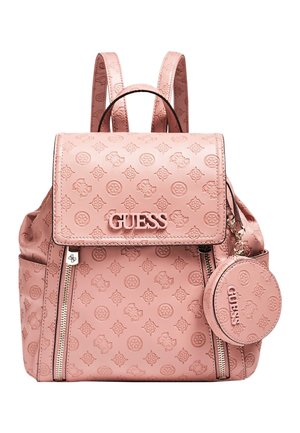 Różowy plecak Guess z wytłaczanymi wzorami logo, przednią klapą, dwoma pionowymi zamkami błyskawicznymi, regulowanymi paskami i dołączoną okrągłą saszetką na monety.