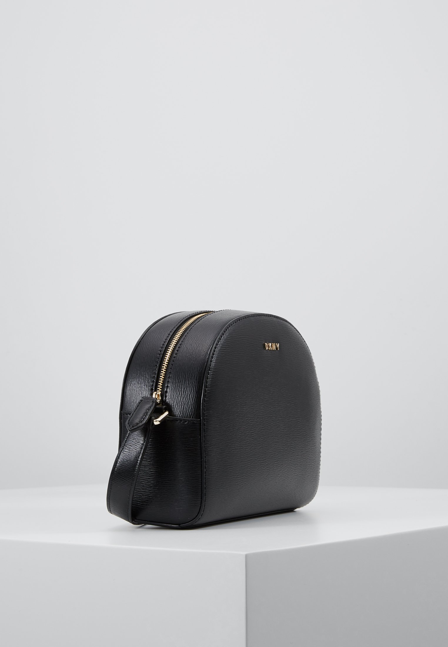 DKNY SUTTON DOME XBODY Skulderveske black Zalando.no DKNY SUTTON DOME XBODY Skulderveske black Zalando.no