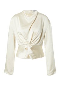 Crème satijnen top met lange mouwen en een hoge kraag, gedraaide knoopdetails bij de taille en een gladde, glanzende afwerking. Achterste ritsluiting.