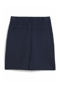 Στενή φούστα σε ναυτικό μπλε χρώμα με θηλιές για ζώνη, δύο πίσω τσέπες με έξτρα ραφές και ένα μικρό λογότυπο Puma στην δεξιά τσέπη.