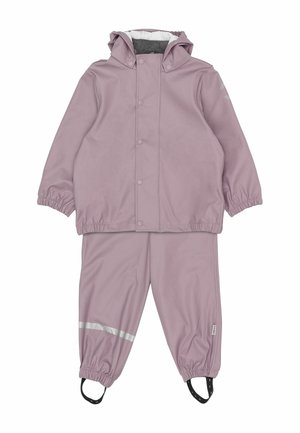 Set impermeabil ușor mov pentru copii, format din geacă și pantaloni cu manșete elastice, glugă și bandă reflectorizantă pe piciorul pantalonului pentru siguranță.