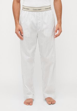 Balti pižamų kelnės su vertikaliomis pilkomis juostelėmis, elastingas juosmuo su "Calvin Klein" logotipu, laisvas kirpimas, lengvas audinys, klubų ilgio.
