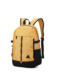 Zaino in nylon giallo con dettagli neri, dotato di spallacci regolabili, tasca frontale con zip e doppie tasche laterali. Superficie testurizzata con dettagli del logo.