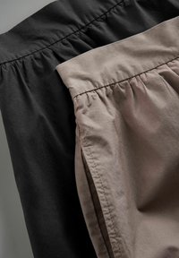 THE SET REGULAR FIT - 2 PACK  FULL MIDI  - Fustă în formă de A - black taupe brown