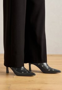 Pleištapadžiai aulinukai - black