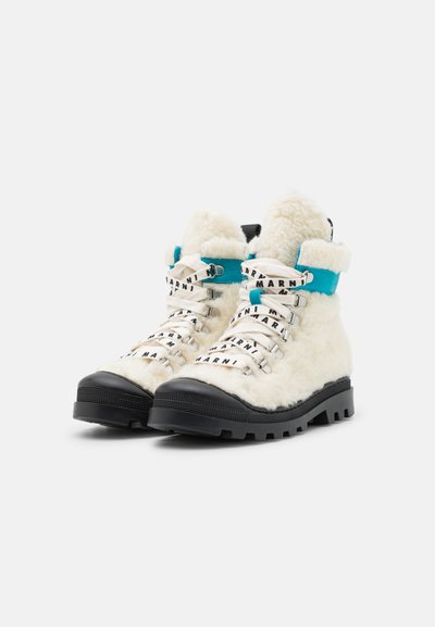 Marni UNISEX - Botins de atacadores - ivory/light blue