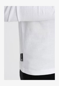 Unausgewählt, white