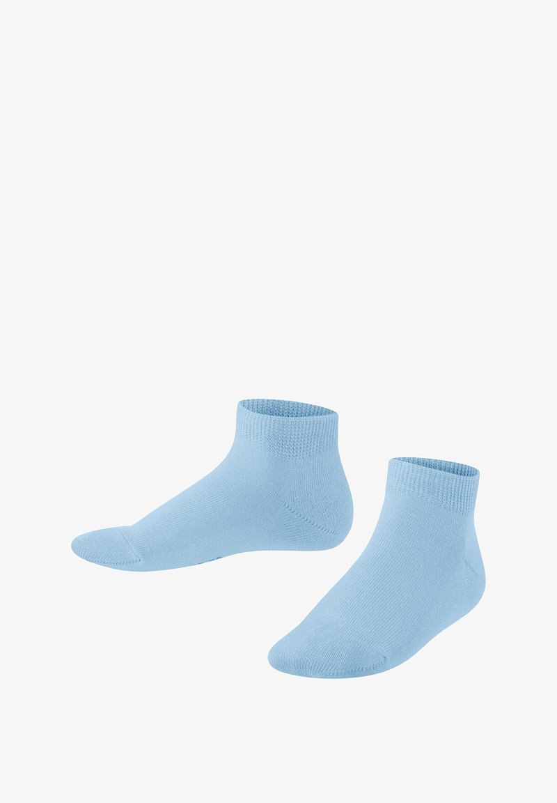Jasnoniebieskie skarpetki kostkowe wykonane z miękkiego materiału bawełnianego, z prążkowanym mankietem, gładką teksturą i prostym wzornictwem bez wzorów.