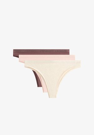 Tri páry dámskych tangá: jedna tmavohnedá, jedna jemnoružová a jedna svetlokrémová. Vyrobené z mäkkej tkaniny s pásikmi v páse s vyrazeným logom.