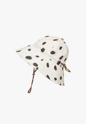 Hvid spandhat med sorte uregelmæssige pletter, bred skygge og justerbar brun hagerem med metalskydelås.