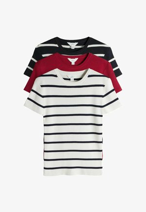 Tri rebrované tričká s krátkym rukávom a okrúhlym výstrihom, naskladané na sebe, farby biela s čiernymi pruhmi, pevná červená a čierna s bielymi pruhmi, veľkosť stredná.