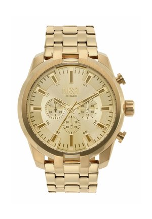 Montre en acier inoxydable doré avec un cadran texturé, des fonctions chronographe et un design de bracelet à maillons ; présente de grands marqueurs d'heure et des poussoirs.