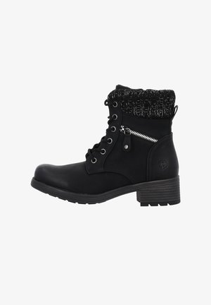 Botas de tobillo negras con un puño de punto texturizado, cierre con cordones, cremallera lateral y tacón ancho, fabricadas con material sintético.