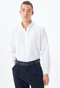 Koton LONG SLEEVE  - Vapaa-ajan kauluspaita - white