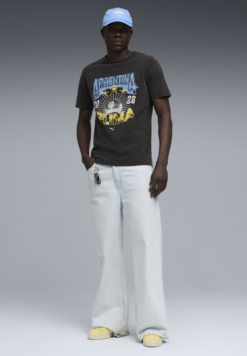 PUMA FANPACK 90S TEE ITALY - Print T-shirt - black-team light blue — photo 2